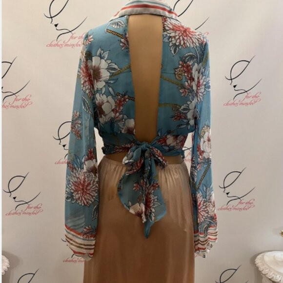 Fashion Nova. Size Small. Aqua Floral. Open Back. Crop Bodice Lined Top. B70 - Picture 6 of 7